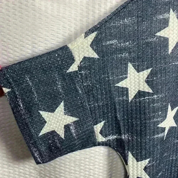 Women’s Blue Tee Shirt White Star Pattern Short Sleeves Shoulder Cutout 2XL - Picture 3 of 7